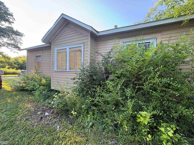 2414 Hazelwood Avenue, Saginaw, MI 48601