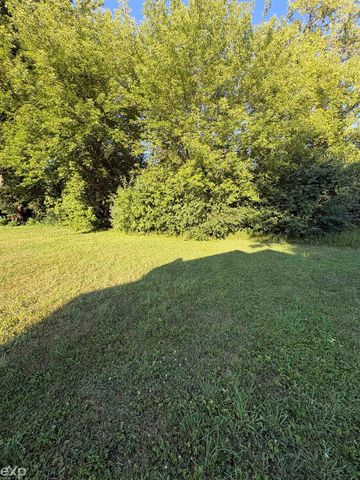 2414 Hazelwood Avenue, Saginaw, MI 48601
