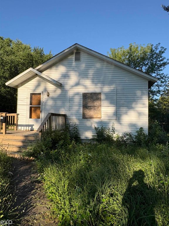 2414 Hazelwood Avenue, Saginaw, MI 48601
