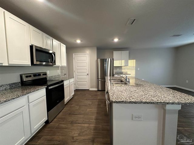 7540 Oak Lake Blvd, Pensacola, FL 32526