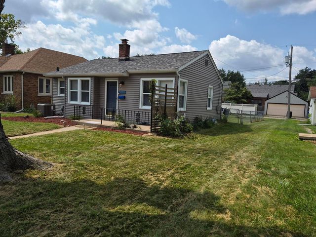 2411 29 Street, Moline, IL 61265