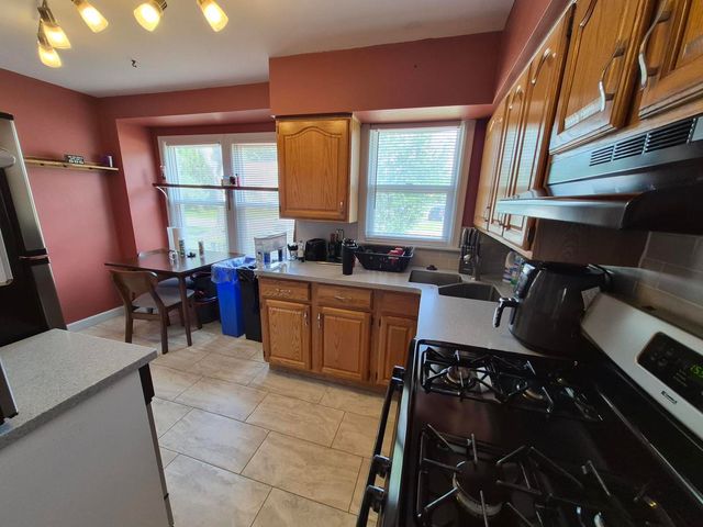 2411 29 Street, Moline, IL 61265