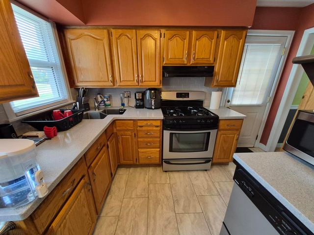 2411 29 Street, Moline, IL 61265