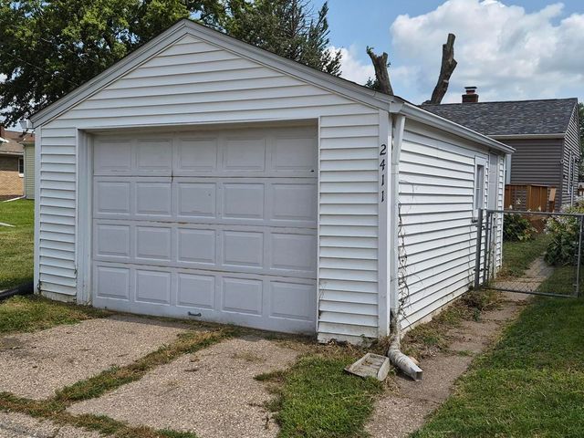 2411 29 Street, Moline, IL 61265