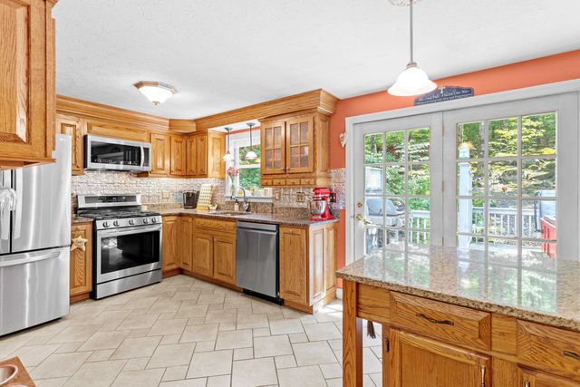 1097 River Road, Weare, NH 03281