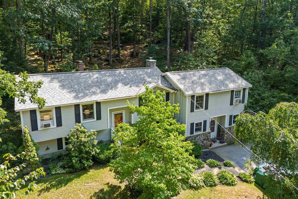 1097 River Road, Weare, NH 03281