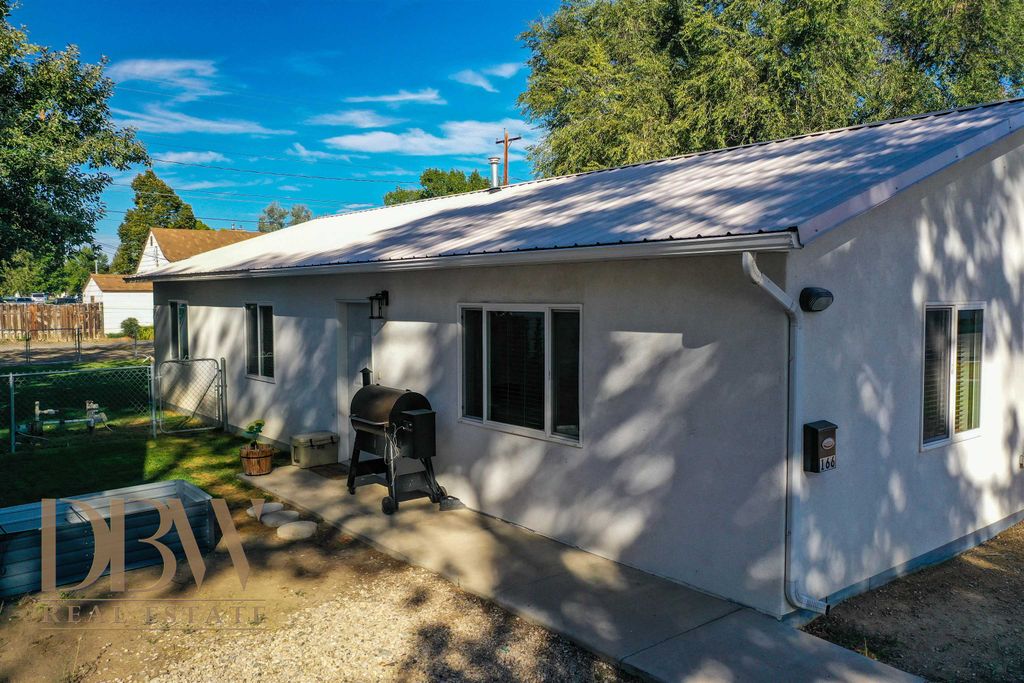 166 N Bernard St, Powell, WY 82435 photo 2