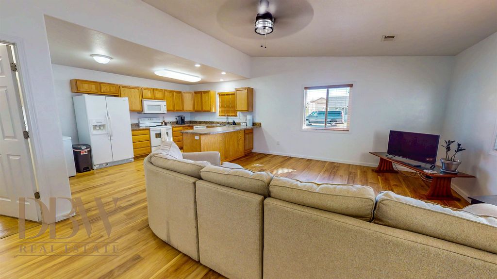 166 N Bernard St, Powell, WY 82435 photo 3