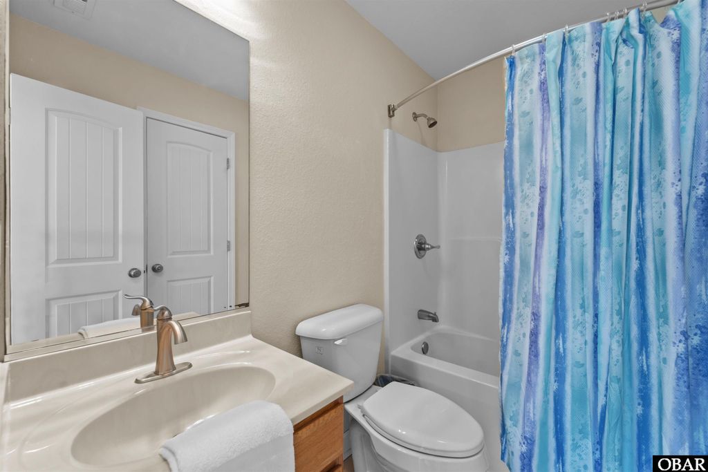Image 13 of property listing at 1692 Ocean Pearl Road Lot 3, Corolla, NC 27927