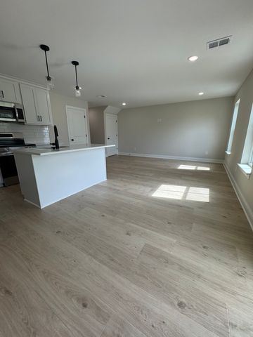 1156 Malinda Ln, Greenbrier, TN 37073