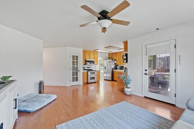 1426 Gladstone Court, Redding, CA 96001