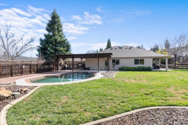 1426 Gladstone Court, Redding, CA 96001