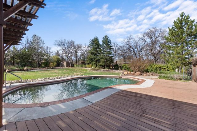 1426 Gladstone Court, Redding, CA 96001