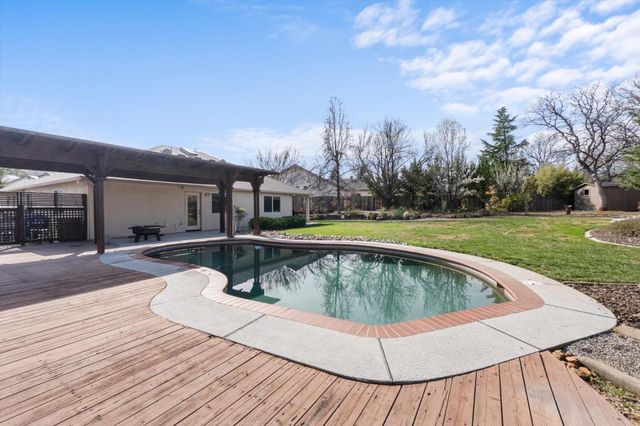 1426 Gladstone Court, Redding, CA 96001
