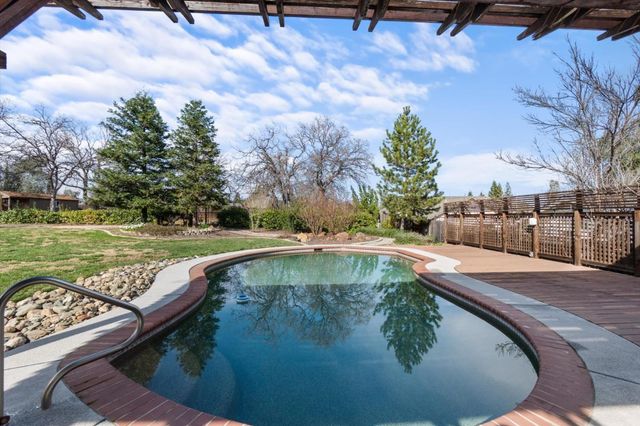 1426 Gladstone Court, Redding, CA 96001