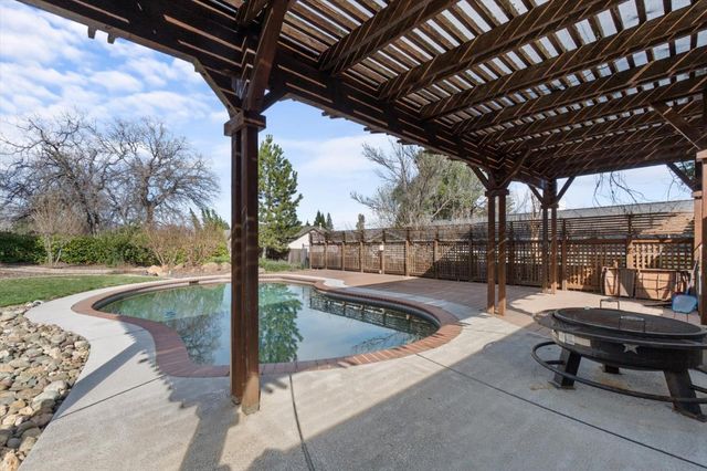 1426 Gladstone Court, Redding, CA 96001