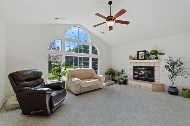 1426 Gladstone Court, Redding, CA 96001