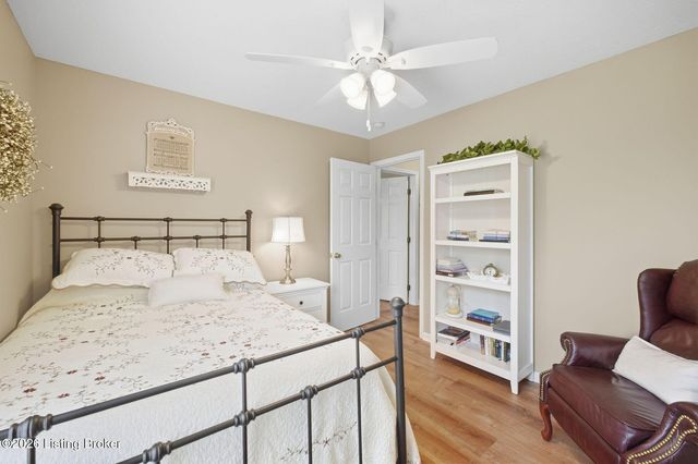 375 Forest Ridge Dr, Mt Washington, KY 40047