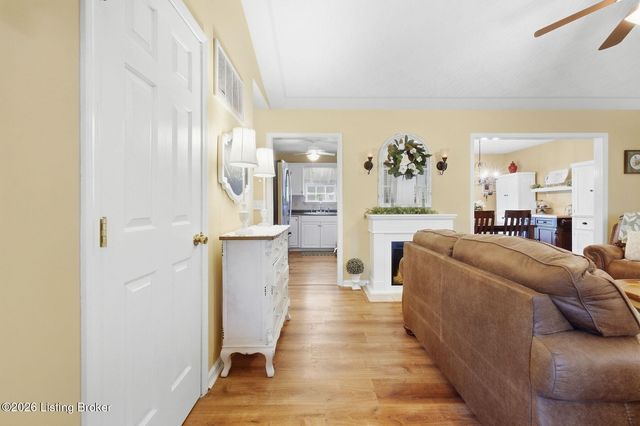 375 Forest Ridge Dr, Mt Washington, KY 40047