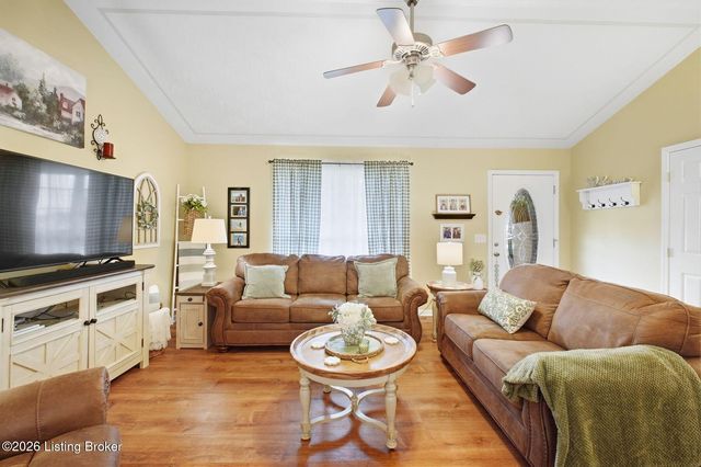 375 Forest Ridge Dr, Mt Washington, KY 40047