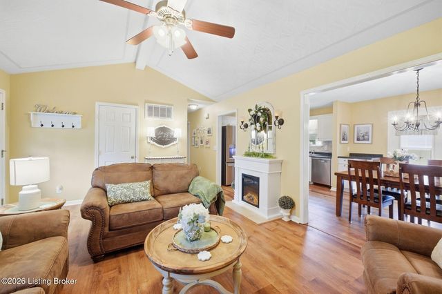 375 Forest Ridge Dr, Mt Washington, KY 40047
