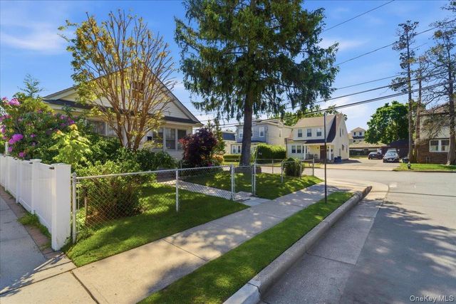 44 Saint Pauls Road S, Hempstead, NY 11550