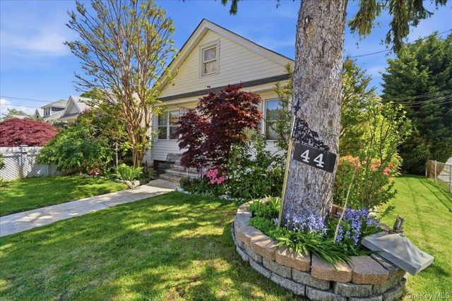44 Saint Pauls Road S, Hempstead, NY 11550