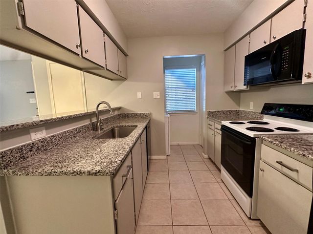 2401 Sycamore Avenue C2, Huntsville, TX 77340