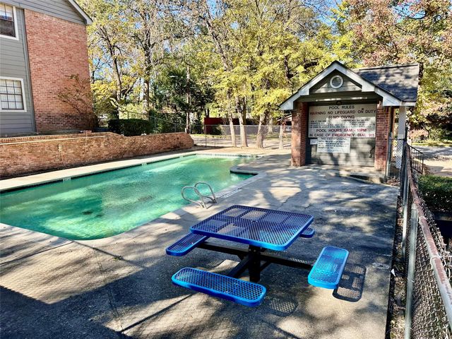 2401 Sycamore Avenue C2, Huntsville, TX 77340