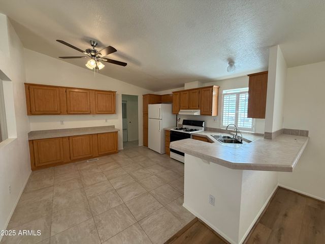 13606 N 21st Place 19, Phoenix, AZ 85022