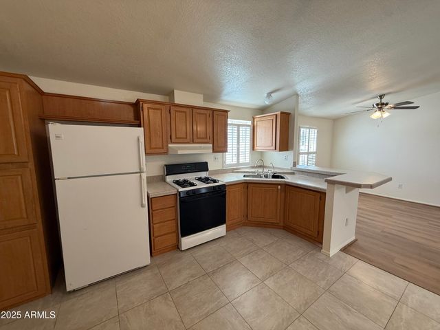 13606 N 21st Place 19, Phoenix, AZ 85022