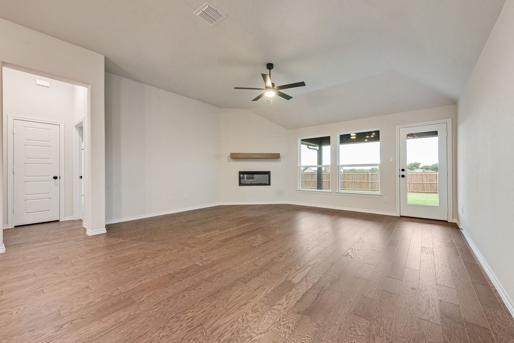 441 Carnero Drive, Granbury, TX 76048 — photo 2
