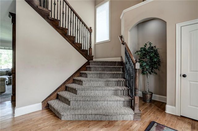 18914 W 100th Street, Lenexa, KS 66220