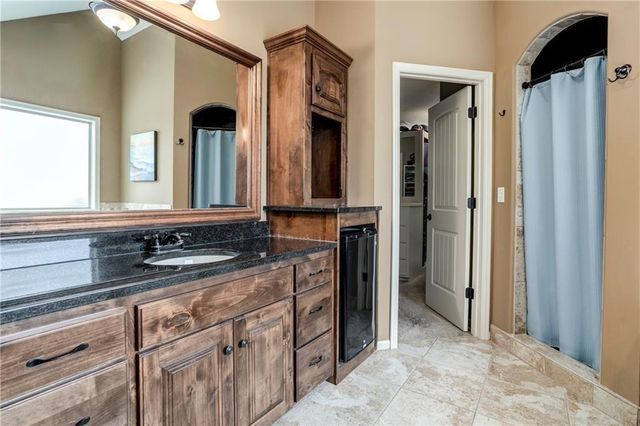 18914 W 100th Street, Lenexa, KS 66220