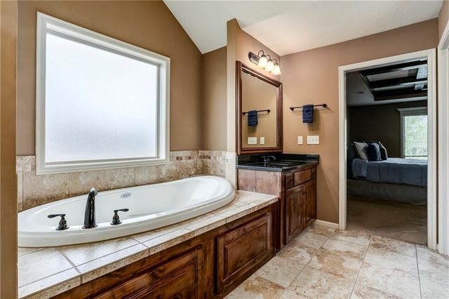 18914 W 100th Street, Lenexa, KS 66220
