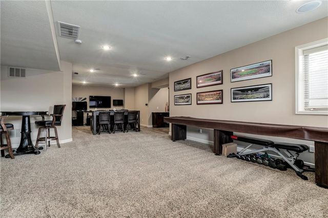 18914 W 100th Street, Lenexa, KS 66220