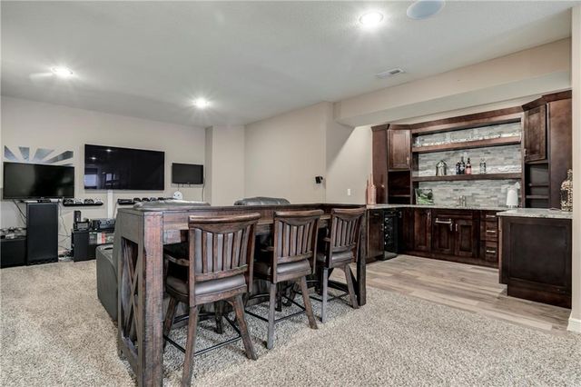 18914 W 100th Street, Lenexa, KS 66220