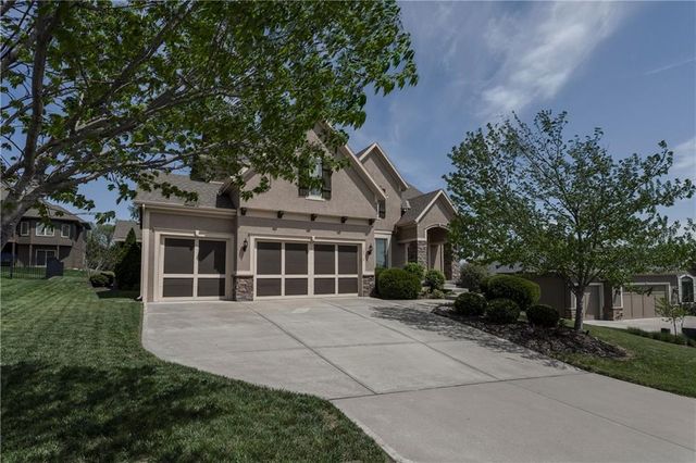 18914 W 100th Street, Lenexa, KS 66220