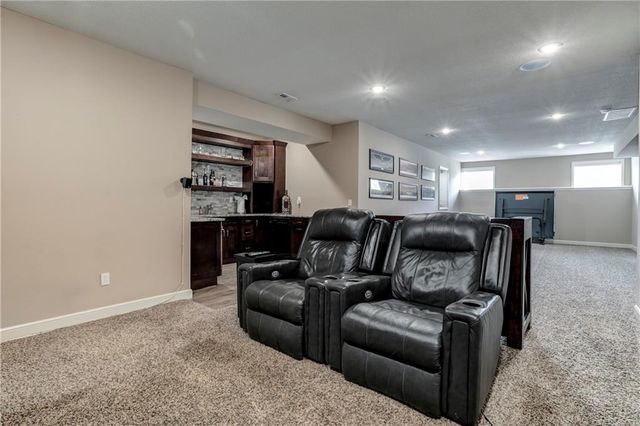 18914 W 100th Street, Lenexa, KS 66220