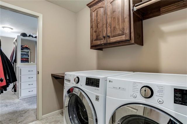 18914 W 100th Street, Lenexa, KS 66220