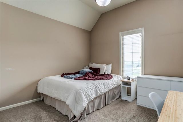 18914 W 100th Street, Lenexa, KS 66220