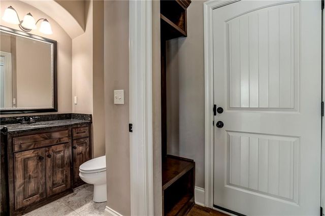 18914 W 100th Street, Lenexa, KS 66220