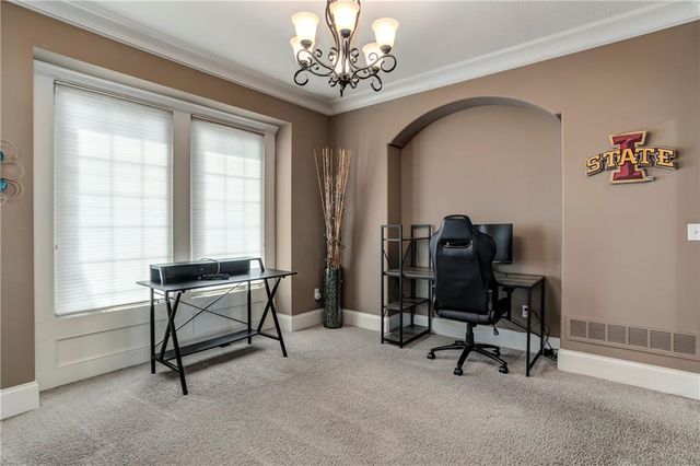 18914 W 100th Street, Lenexa, KS 66220
