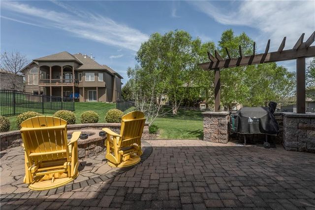 18914 W 100th Street, Lenexa, KS 66220