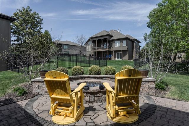 18914 W 100th Street, Lenexa, KS 66220