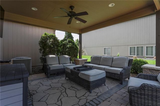 18914 W 100th Street, Lenexa, KS 66220