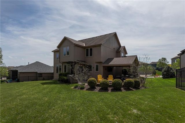 18914 W 100th Street, Lenexa, KS 66220