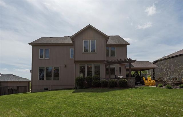 18914 W 100th Street, Lenexa, KS 66220