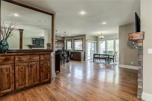 18914 W 100th Street, Lenexa, KS 66220