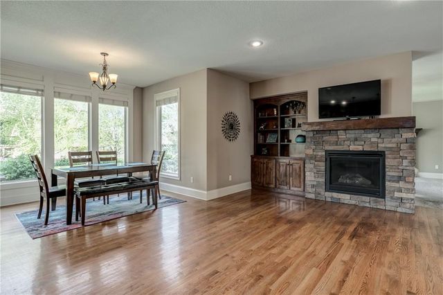 18914 W 100th Street, Lenexa, KS 66220
